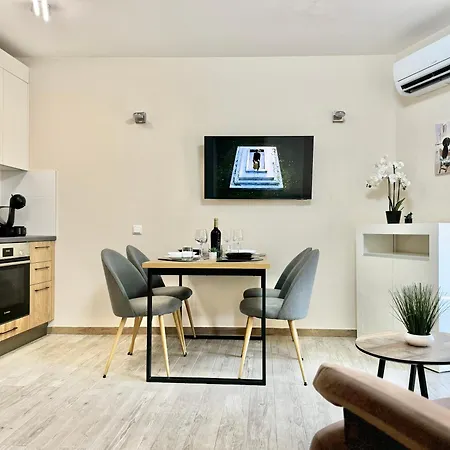 Best Hill View For 4 Guests Next To Medical University And Monument Alyosha Plovdiv