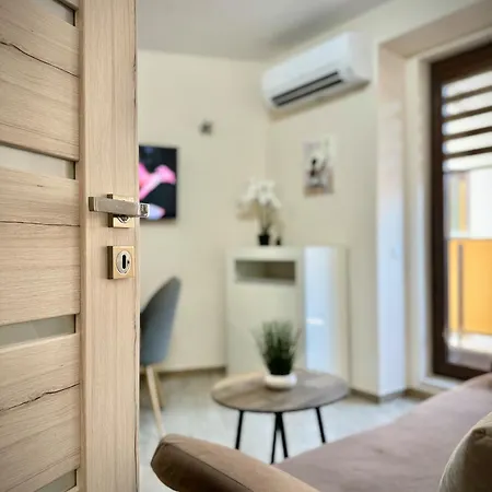 Best Hill View For 4 Guests Next To Medical University And Monument Alyosha
