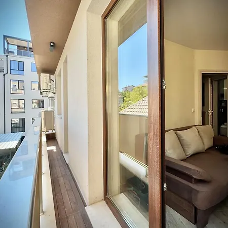 Best Hill View For 4 Guests Next To Medical University And Monument Alyosha 아파트