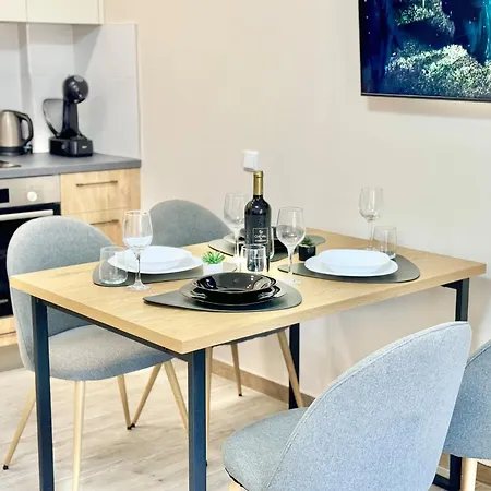 Best Hill View For 4 Guests Next To Medical University And Monument Alyosha 아파트